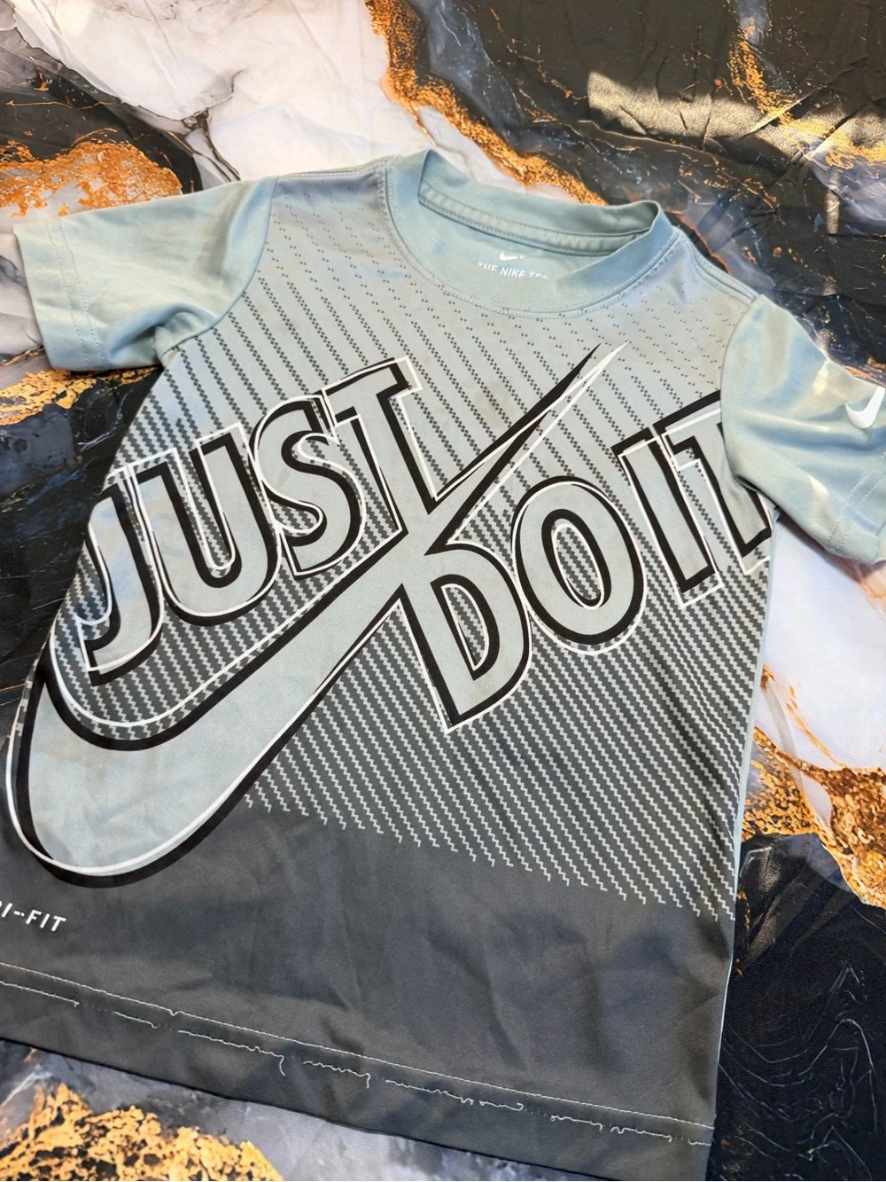 The Nike Tee size XS 3-4 years